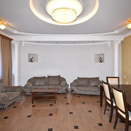 Armenak Apartment 5-Комнатная Erévan Extérieur photo