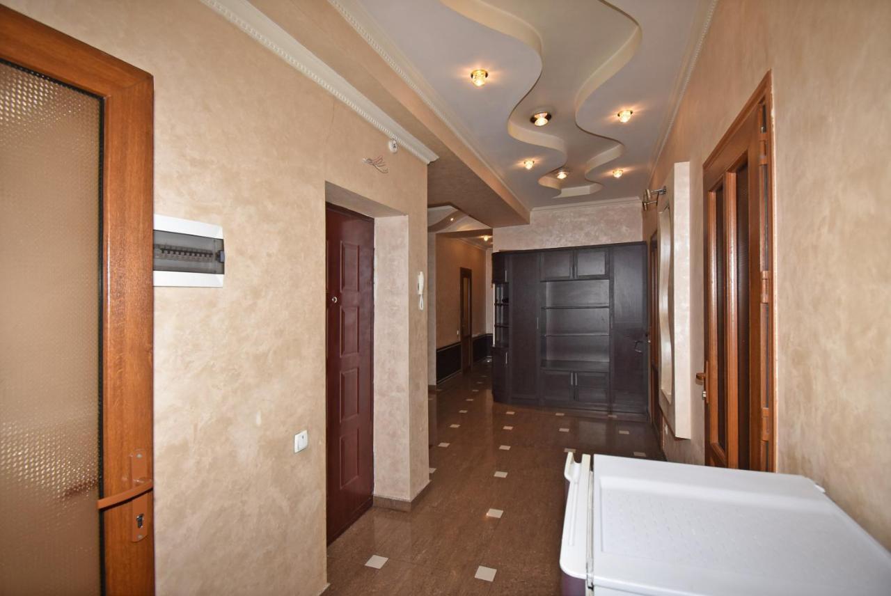 Armenak Apartment 5-Комнатная Erévan Extérieur photo