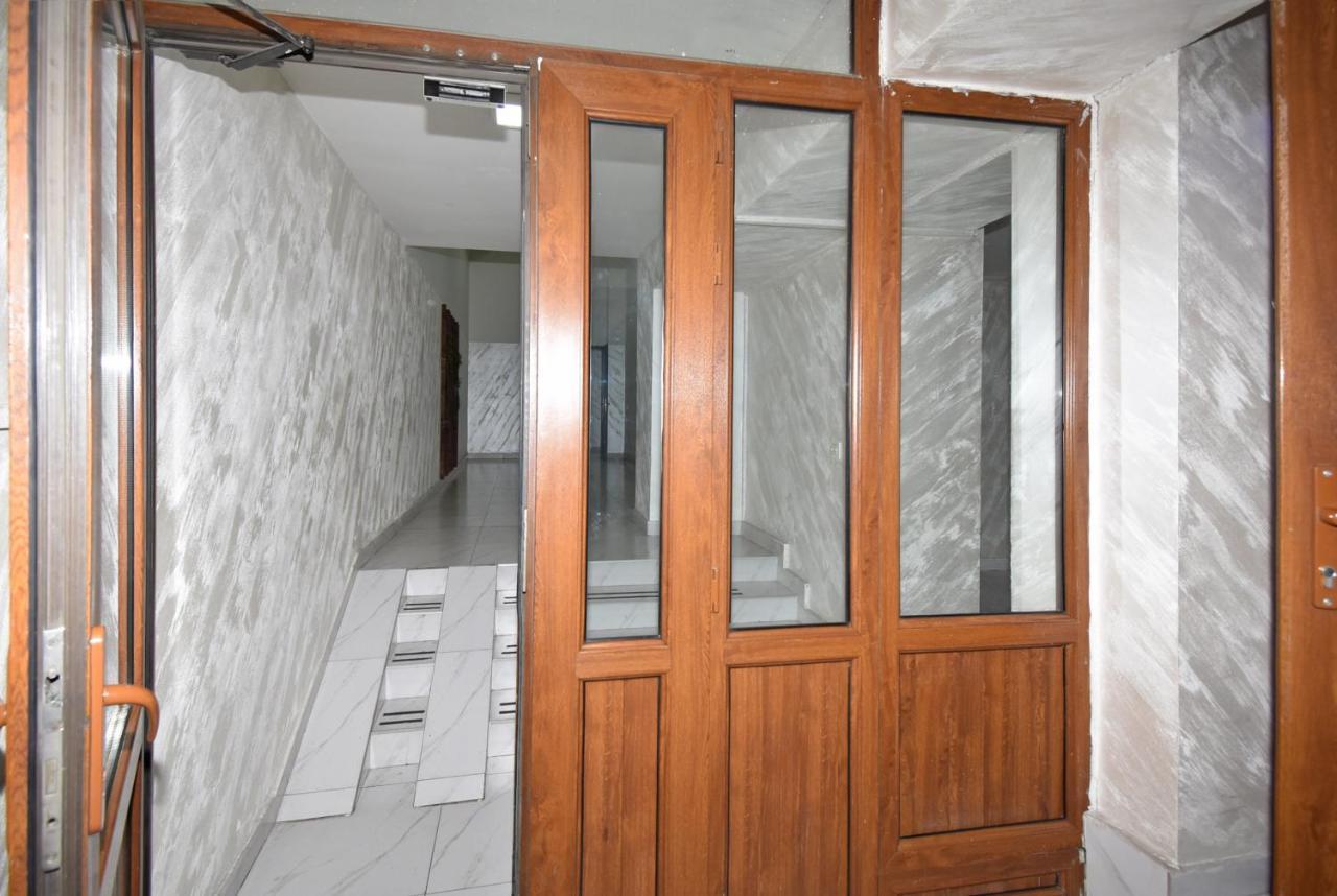 Armenak Apartment 5-Комнатная Erévan Extérieur photo