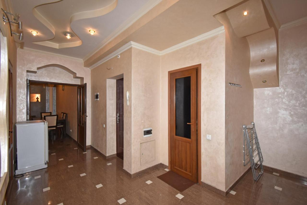 Armenak Apartment 5-Комнатная Erévan Extérieur photo