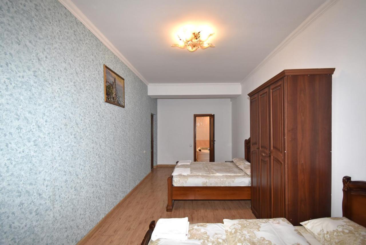 Armenak Apartment 5-Комнатная Erévan Extérieur photo