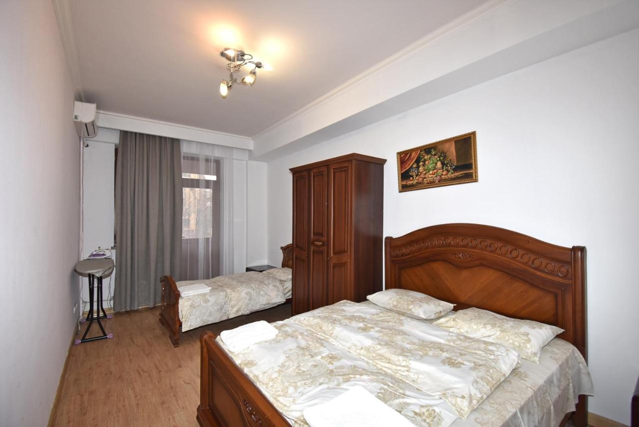 Armenak Apartment 5-Комнатная Erévan Extérieur photo
