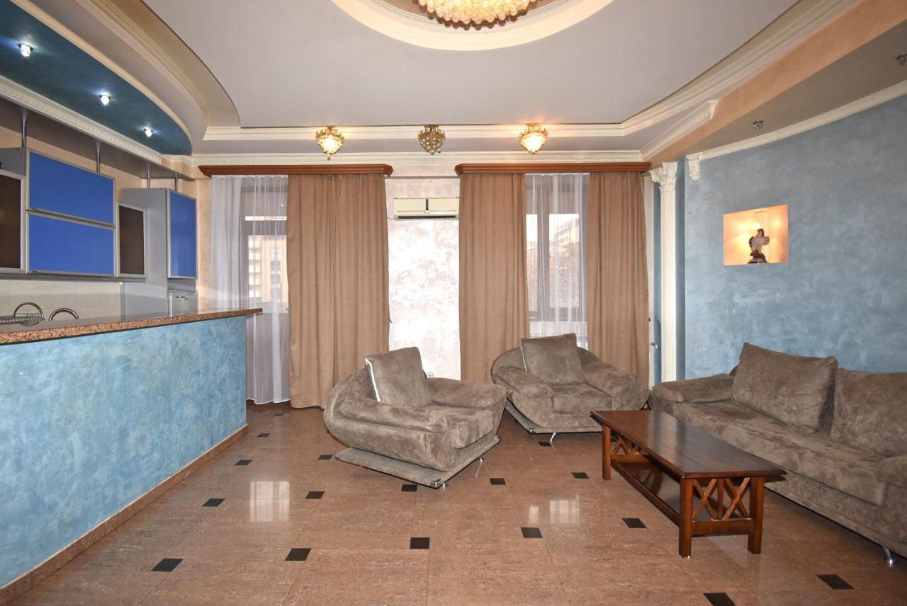 Armenak Apartment 5-Комнатная Erévan Extérieur photo