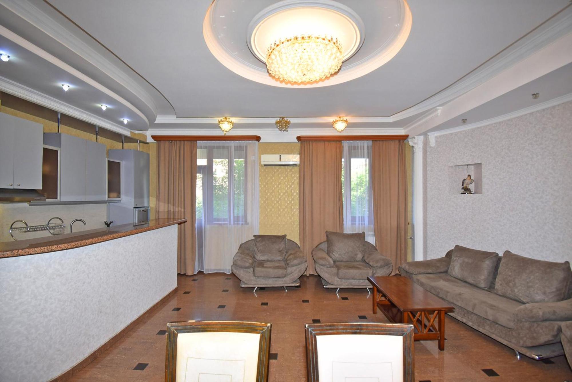 Armenak Apartment 5-Комнатная Erévan Extérieur photo